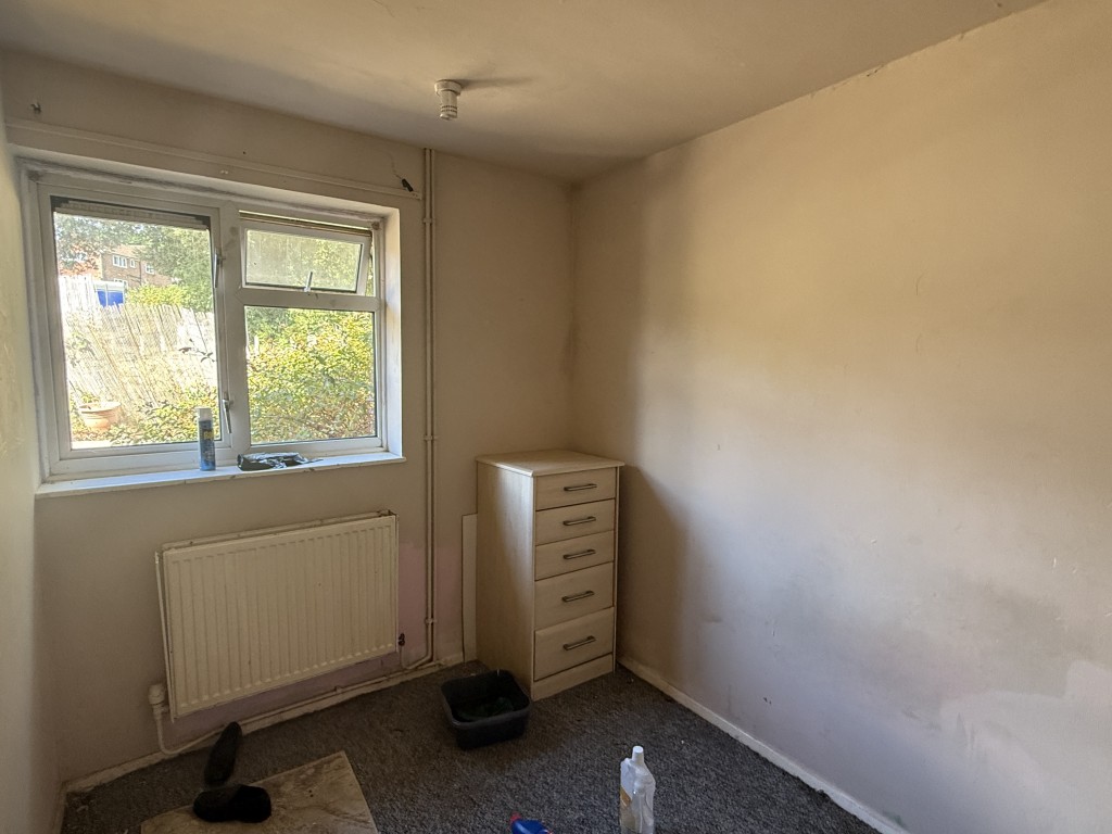 Lot: 145 - BUNGALOW IN NEED OF IMPROVEMENT IN WEALDEN VILLAGE - Bedroom 2 in Bungalow in Need of Improvement